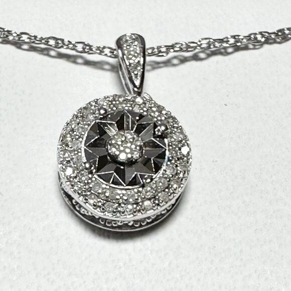 1/10 CT TW Diamond Sterling Silver Necklace Women’s Brand New - Picture 2 of 7